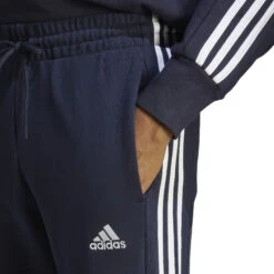 ADIDAS Essentials French Terry Tapered Cuff 3-Stripes Pantalone Da Allenamento Uomini - Blu Scuro, Bianco -Attrezzatura Da Tennis 17902000 16