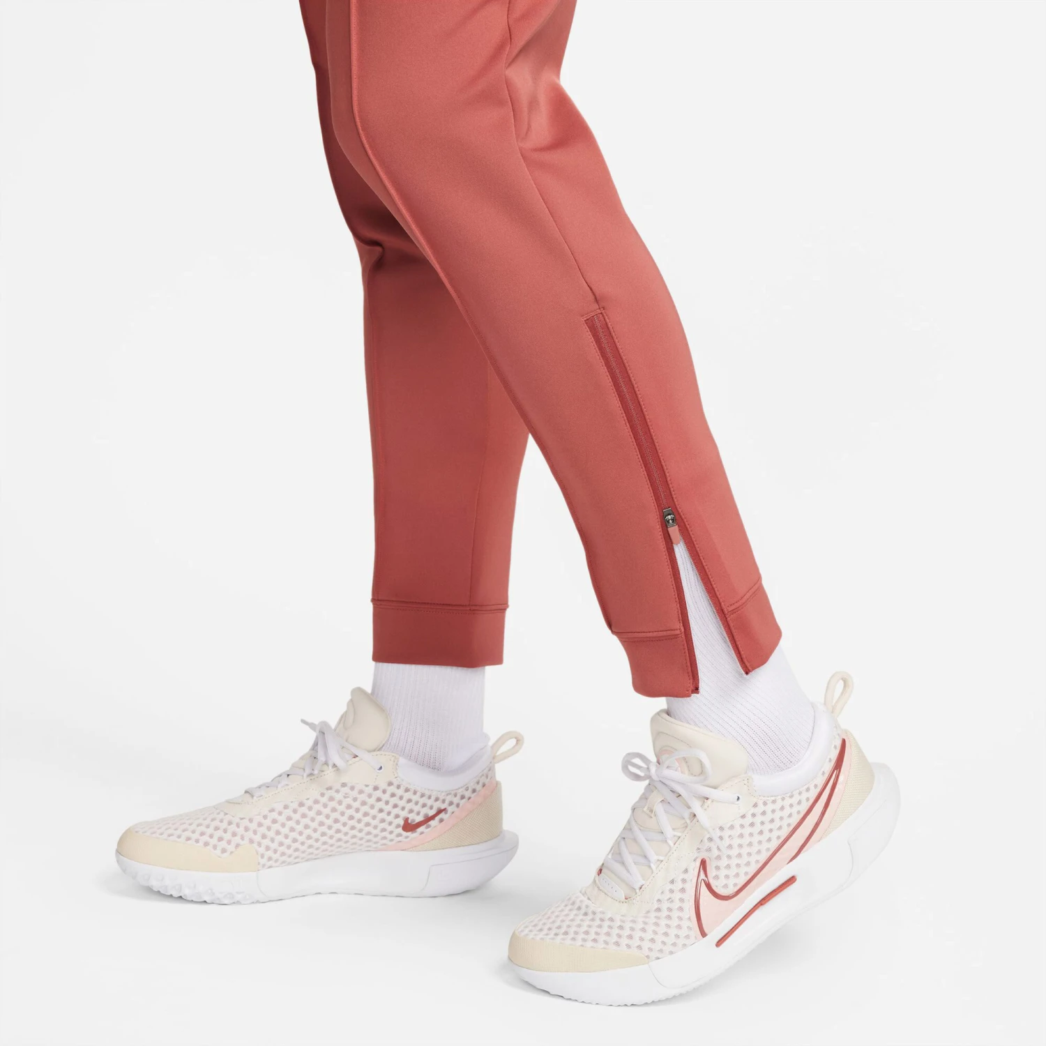Nike Court Dri-Fit Heritage Knit Pantalone Da Allenamento Donna - Corallo 9 Nike Court Dri-Fit Heritage Knit Pantalone Da Allenamento Donna - Corallo - immagine 7