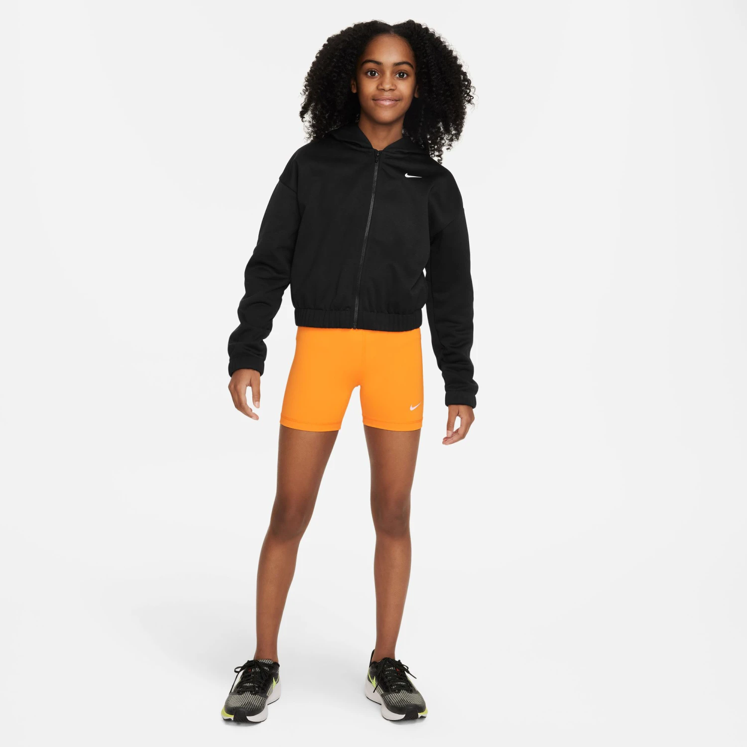 Nike Dri-Fit Big Kids 3in Pantaloncino Attillato Ragazze - Arancione, Nero 6 Nike Dri-Fit Big Kids 3in Pantaloncino Attillato Ragazze - Arancione, Nero - immagine 4