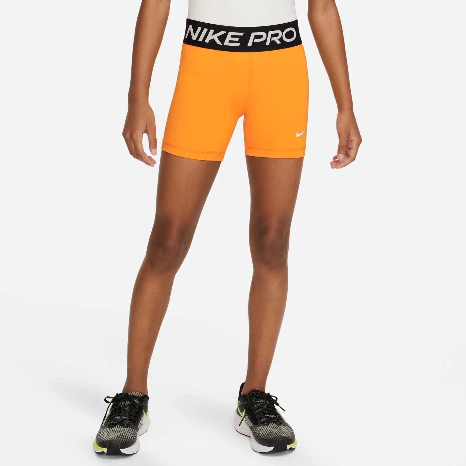 Nike Dri-Fit Big Kids 3in Pantaloncino Attillato Ragazze - Arancione, Nero 7 Nike Dri-Fit Big Kids 3in Pantaloncino Attillato Ragazze - Arancione, Nero - immagine 5